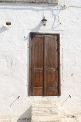 Fototapeta premium Haustür im Trullidorf Alberobello - Italien 