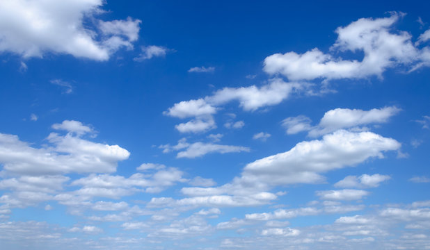 Sky with white cumin clouds.