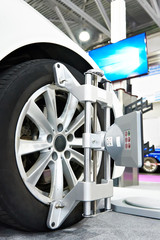 Wheel clamp of automotive diagnostic and analysis system