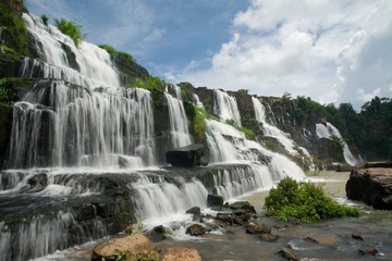 Obraz premium waterfall in vietnam