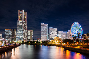 横浜　運河パークとみなとみらい　夜景