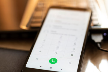 Obraz premium zbliżenie telefonu komórkowego. zielona ikona słuchawki
