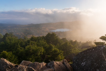 秋　高見石からの白駒池