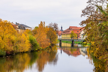 Fototapeta na wymiar Herstliche Stadtlandschaft in Bamberg an der Regnitz