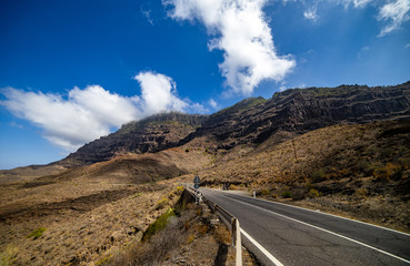 road, berg, landschaft, hauptstraße, anreisen, himmel, natur, berg, wüste, asphalt, landschaftidyll, cloud, blau, ausserhalb, keine reste, trip, route, leitung, autofahren, uns, ausgehöhlt, park, way,