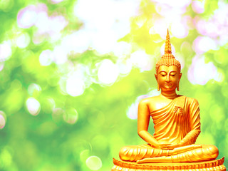 Obraz premium Buddha statue with aura on yellow sky background