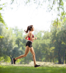 Obraz na płótnie Canvas Young woman jogging in a park