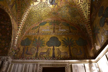 Poster Sala di Ruggero, mosaici islamici si trova all'interno della Torre Pisana del Palazzo dei Normanni a Palermo- Palazzo Reale Sicilia. Nei mosaici scene di caccia descritte in modo particolareggiato. © GIOVANNI