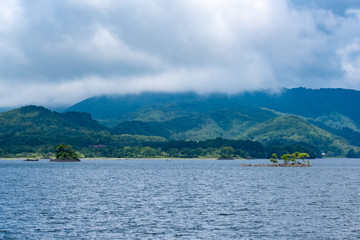 Fototapeta na wymiar 桧原湖の浮島