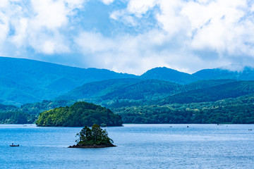 桧原湖の浮島