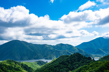 磐梯吾妻レークラインから見る秋元湖