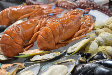 Seafood (Lobsters, shrimp, squid, mussels) on ice.