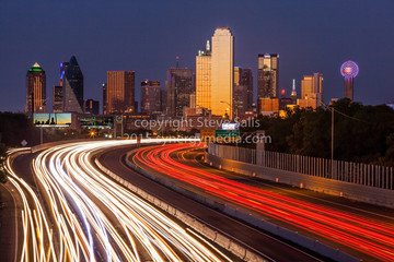 Fototapeta na wymiar Dallas skyline with traffic trails