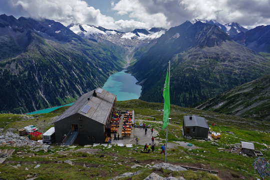Olpererh&uuml;tte in den Zillertaler Alpen, &Ouml;sterreich