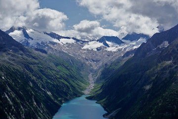 Fototapeta na wymiar Zillertaler Alpen mit Schlegeisspeicher