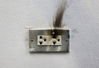 Receptacle Burn due to Short Circuit