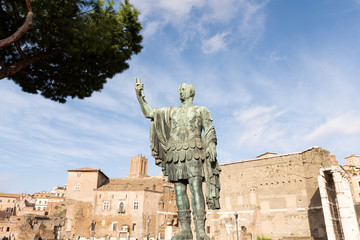 Obraz premium statue of Julius Caesar in via dei fori fori in Rome