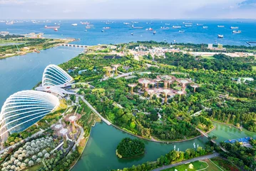 Selbstklebende Fototapeten シンガポール　ガーデンズ・バイ・ザ・ベイ　全景 © oben901