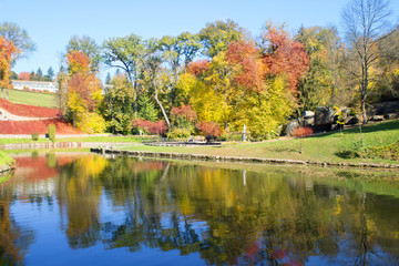 Fototapeta na wymiar Autumn park and beautiful lake. Landscape background. Travel concept.