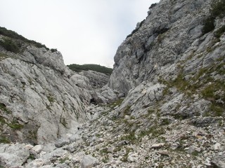 autumn hiking and mountaineeting in brandenburger alpen in austria