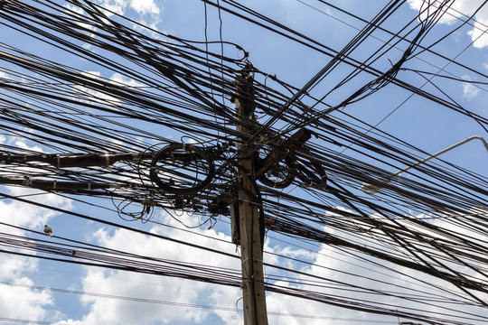 Chaos of cables and wires on the electrode