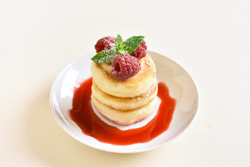 Cottage cheese pancakes with fresh raspberries