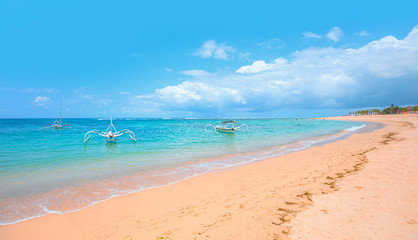 Fototapeta premium Empty tropical sandy beach and clear sea background - Bali, Indonesia 