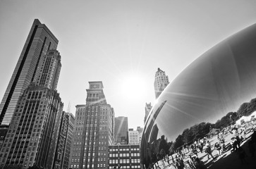 View from Millennium Park in the city center in Chicago on a sunny day. - obrazy, fototapety, plakaty