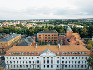 Fototapeta na wymiar Hauptgebäude der Universität Greifswald von oben