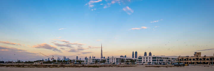 Fototapeta premium sunset over the city of Dubai, United Arab Emirates 