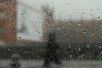 20.01.2008 Berlin.Regentropfen auf einem Autofenster