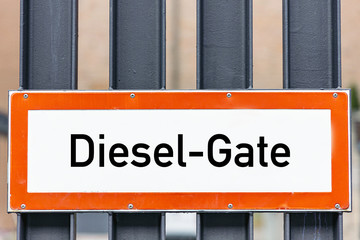 Hinweis Schild Diesel Gate Betrug
