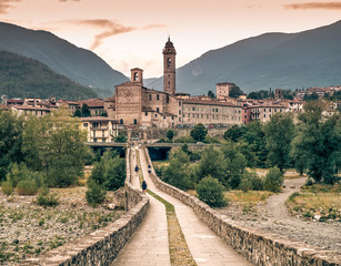 The italian borough of Bobbio and its old medieval bridge. Bobbio, Piacenza province, Emilia Romagna, Italy. - obrazy, fototapety, plakaty