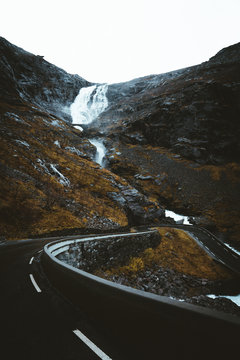 Landscape photo of waterfalls during aytime