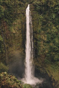 Landscape photo of waterfalls during daytime