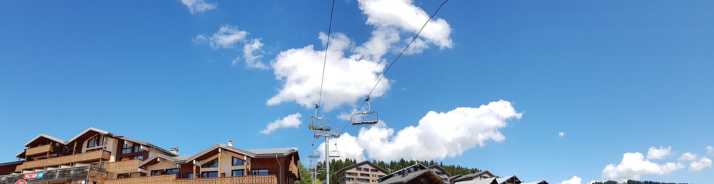 T&eacute;l&eacute;si&egrave;ge des Saisies dans les alpes 