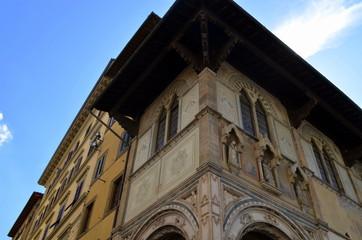 Fassade eines Altbaus in Florenz