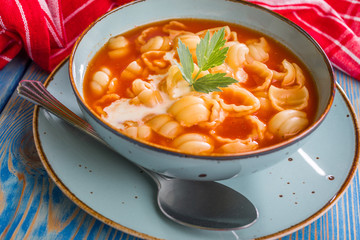 Fresh tomato soup with conchigliette.