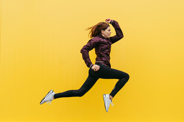 Fototapeta na wymiar young sportswoman jumping