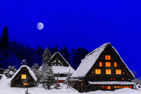 雪の白川郷 の画像 4 923 件の Stock 写真 ベクターおよびビデオ Adobe Stock