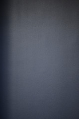 黒色に塗装した壁