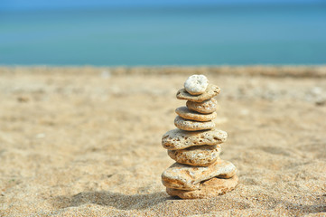 Fototapeta na wymiar A pile of round stones on the seashore