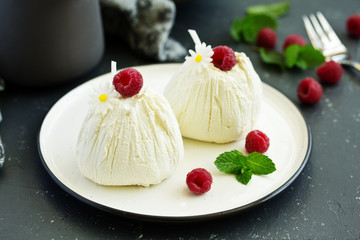 cake in the form of hats for Christmas.