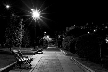 Escena nocturna de una ciudad