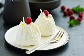 cake in the form of hats for Christmas.