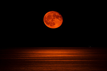Full moonrise over the sea