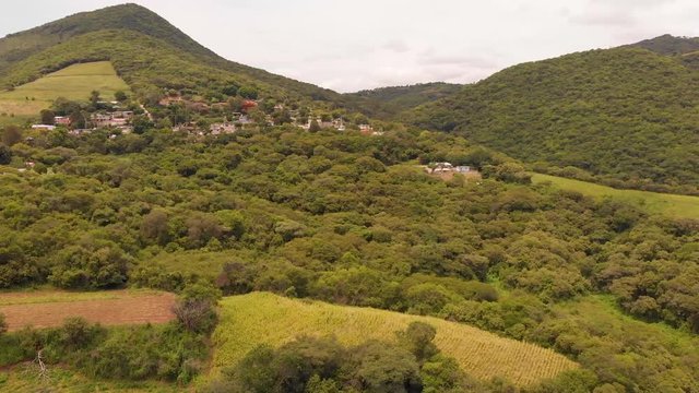 Small comunity living on the hills of Esdado de M&eacute;xico