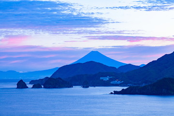 富士山と朝焼けの空、静岡県松崎町にて