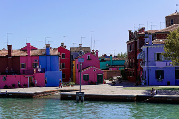 Fototapeta na wymiar Farbige Häuserfront, Burano, Venedig, Venetien, Italien, Europa