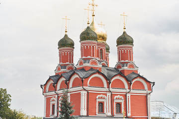Fototapeta na wymiar Moscow, Russia - 2 September, 2019: Znamensky Cathedral in Moscow on Varvarka Street